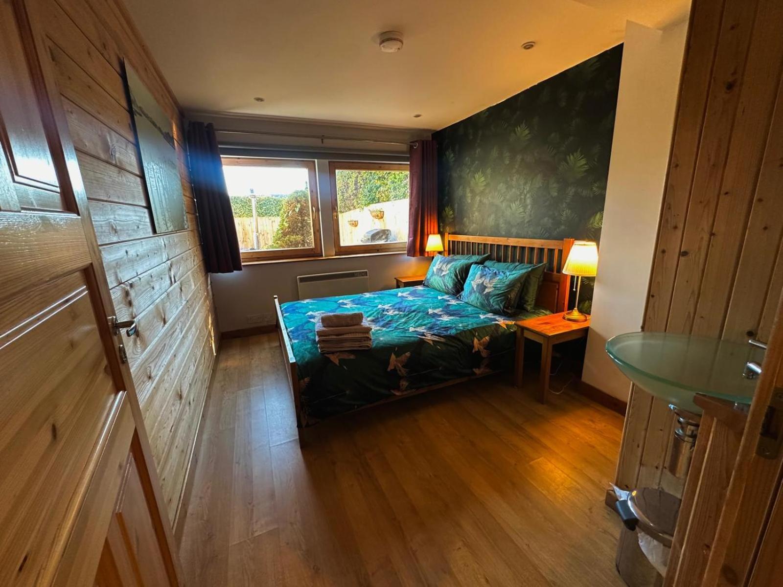 Annexe Lodge Cottage In ดรายเมน ภายนอก รูปภาพ